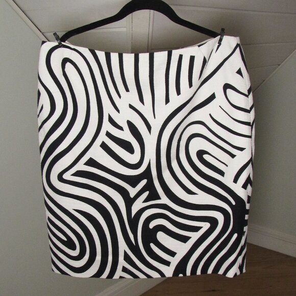 Lafayette 148 New York Dresses & Skirts - Lafayette 148 NY Size 14 Pencil Skirt Black and White